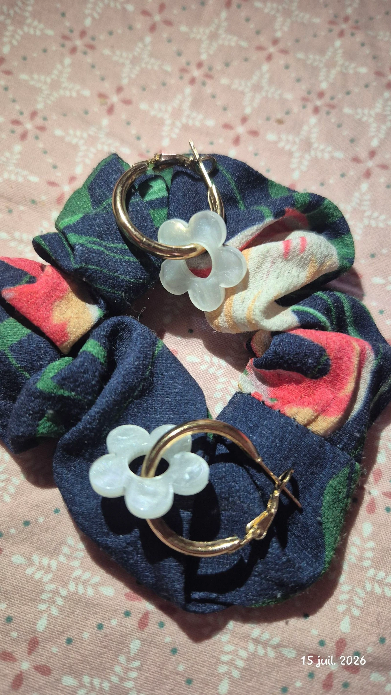 Boucles oreilles fleurs blanche